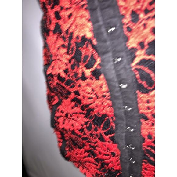 Avenue Womens Black & Red Floral Lace Top Size 14 16 Short Sleeve Y2K Style - Picture 3 of 6